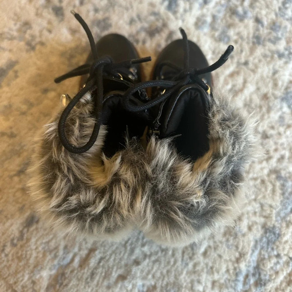 Sun + Stone Black Faux Fur Trim Lace-Up Hiker Boots Women’s Size 6 - Picture 6 of 7
